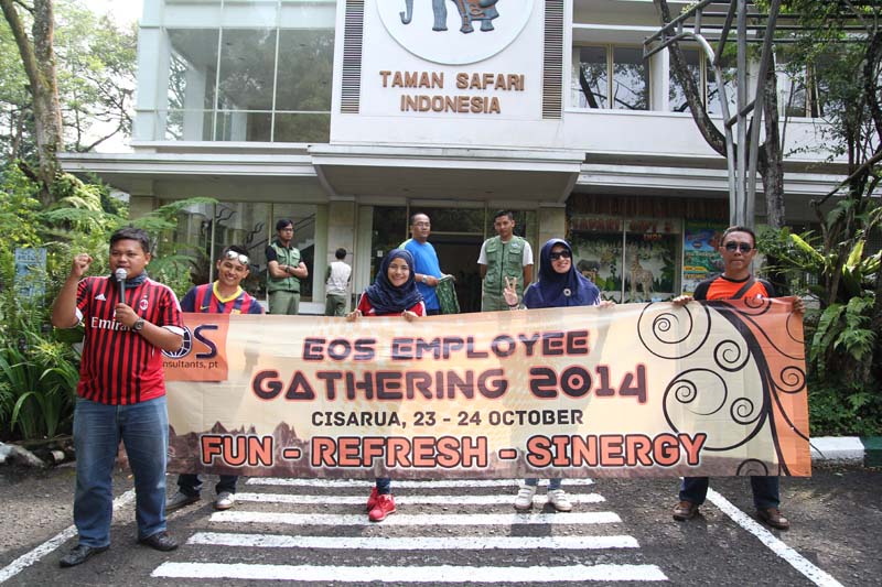 Contoh Spanduk Employee Gathering gambar spanduk